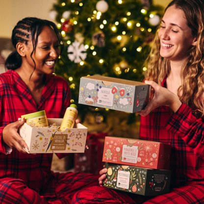 Almonds and Red Fruits - Holiday Box