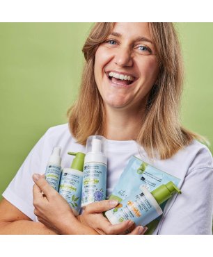 Protective Intimate Cleanser - Organic Green Tea & Hyaluronic Acid