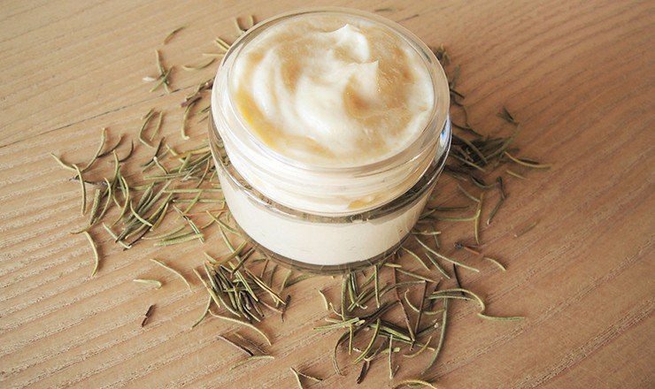 Anti-ageing face lotion for sensitive and dry skins