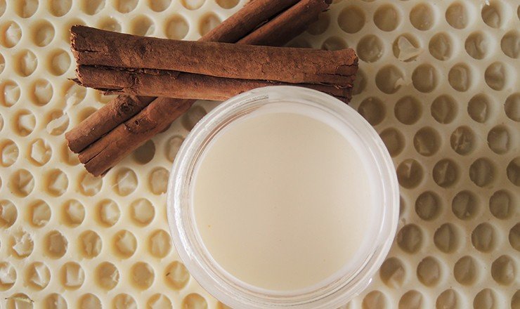 Honey and cinnamon body milk